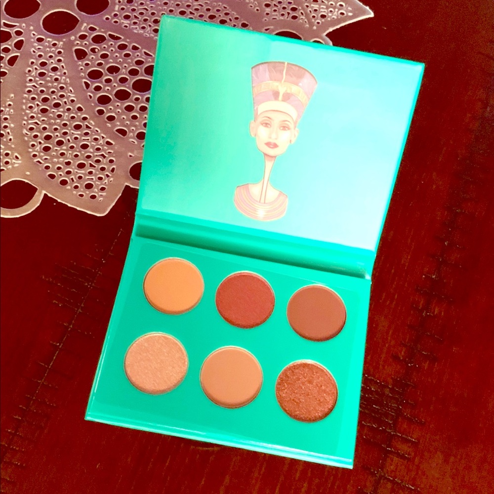 Eyeshadow (pressed) Pallet by Juvia’s